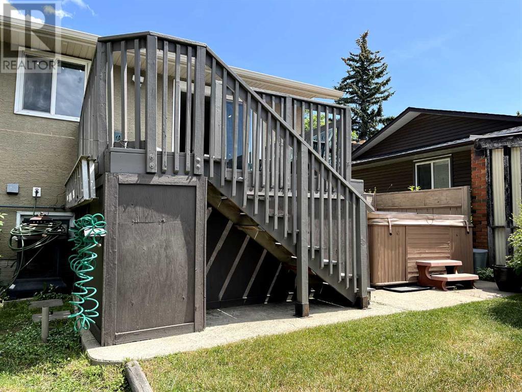 Single Family House Bi-level for Sale in  Rundleview Drive NE Rundle Calgary 