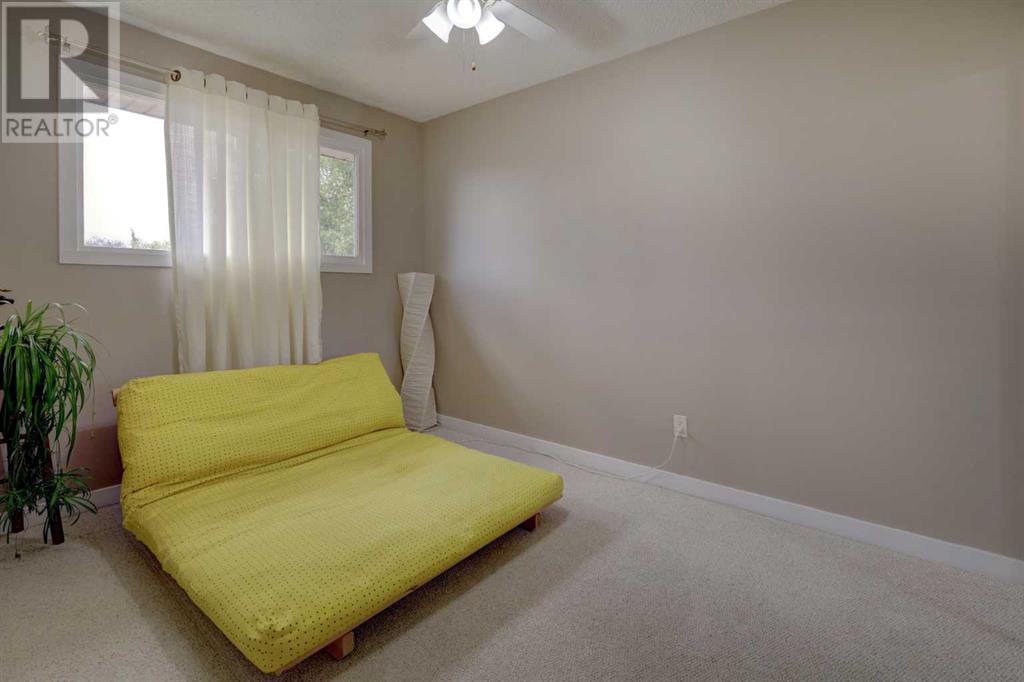 Single Family House Bi-level for Sale in  Rundleview Drive NE Rundle Calgary 