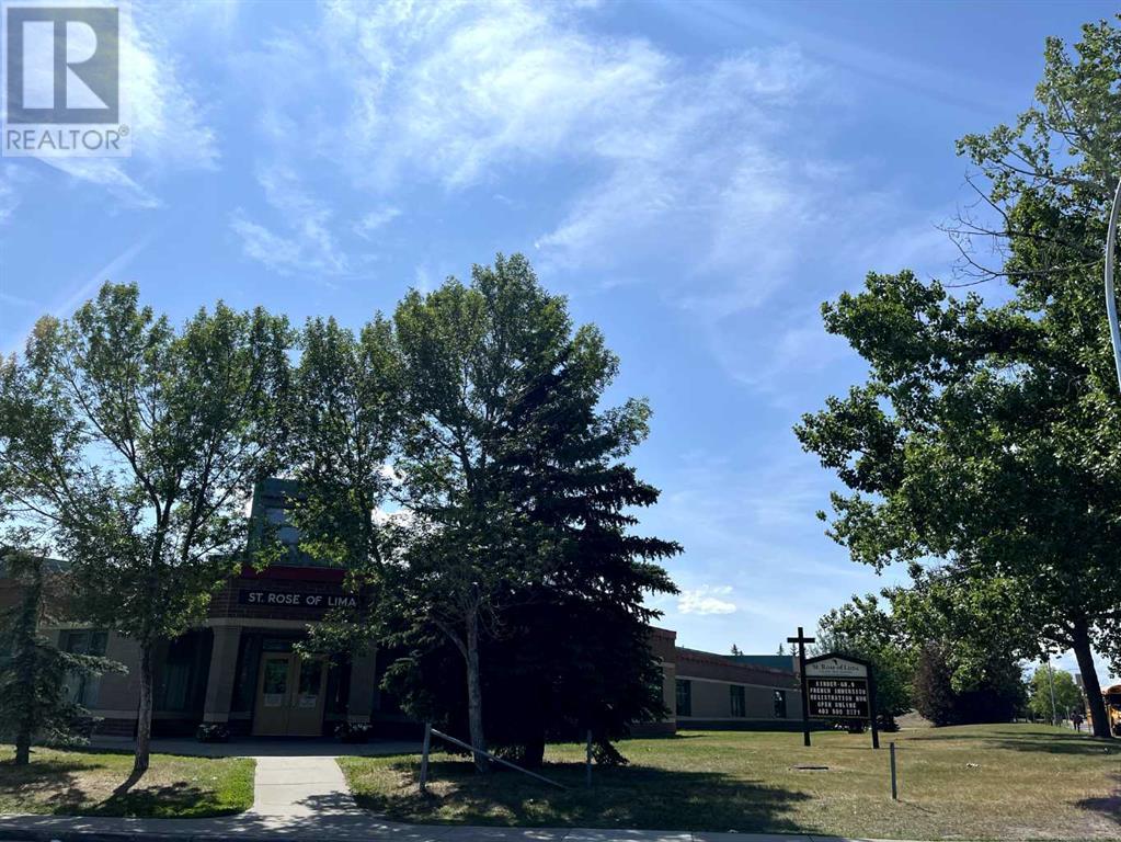 Single Family House Bi-level for Sale in  Rundleview Drive NE Rundle Calgary 