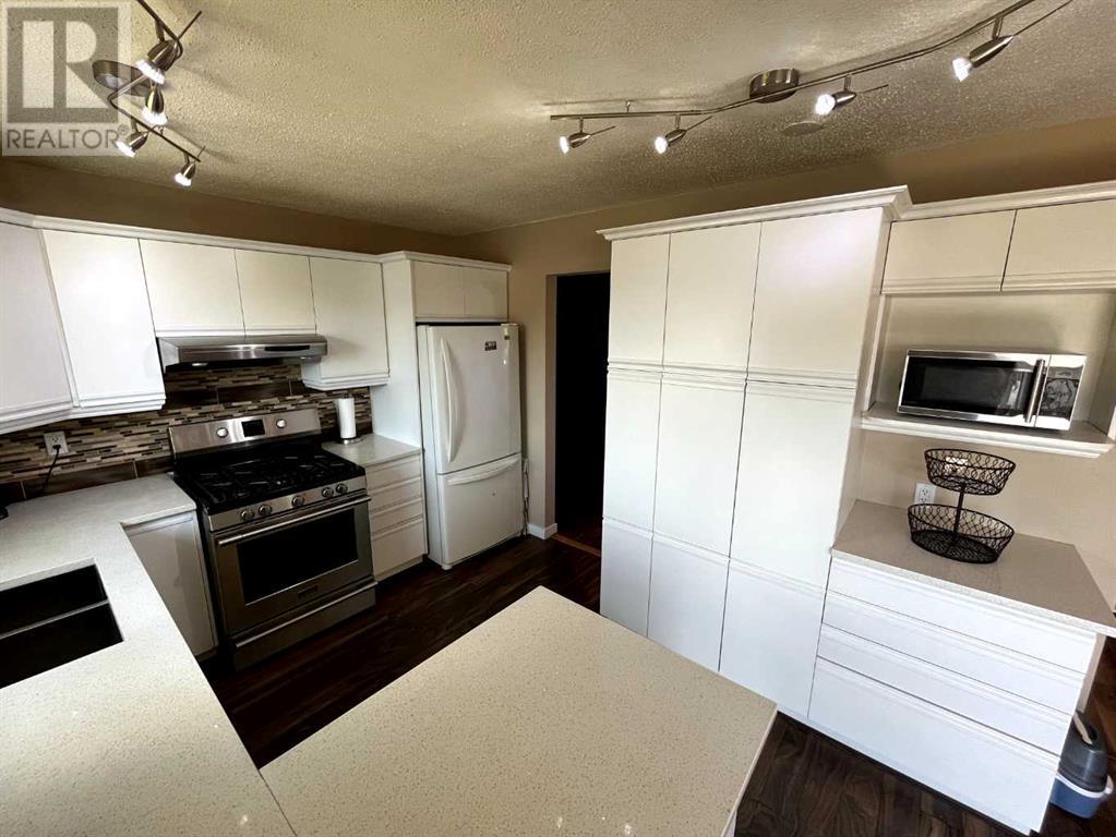 Single Family House Bi-level for Sale in  Rundleview Drive NE Rundle Calgary 