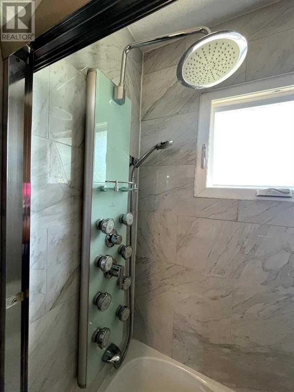 Single Family House Bi-level for Sale in  Rundleview Drive NE Rundle Calgary 