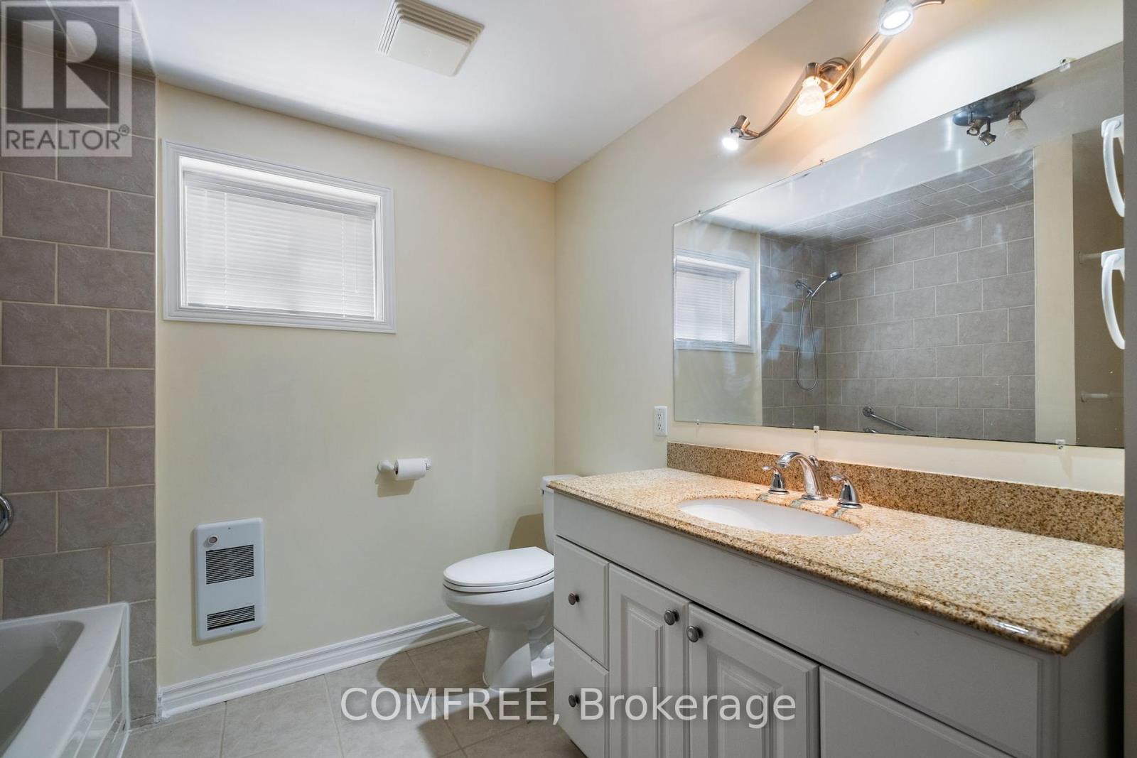 Photo 15 of 31 Metcalfe Drive, Bradford West Gwillimbury ON
