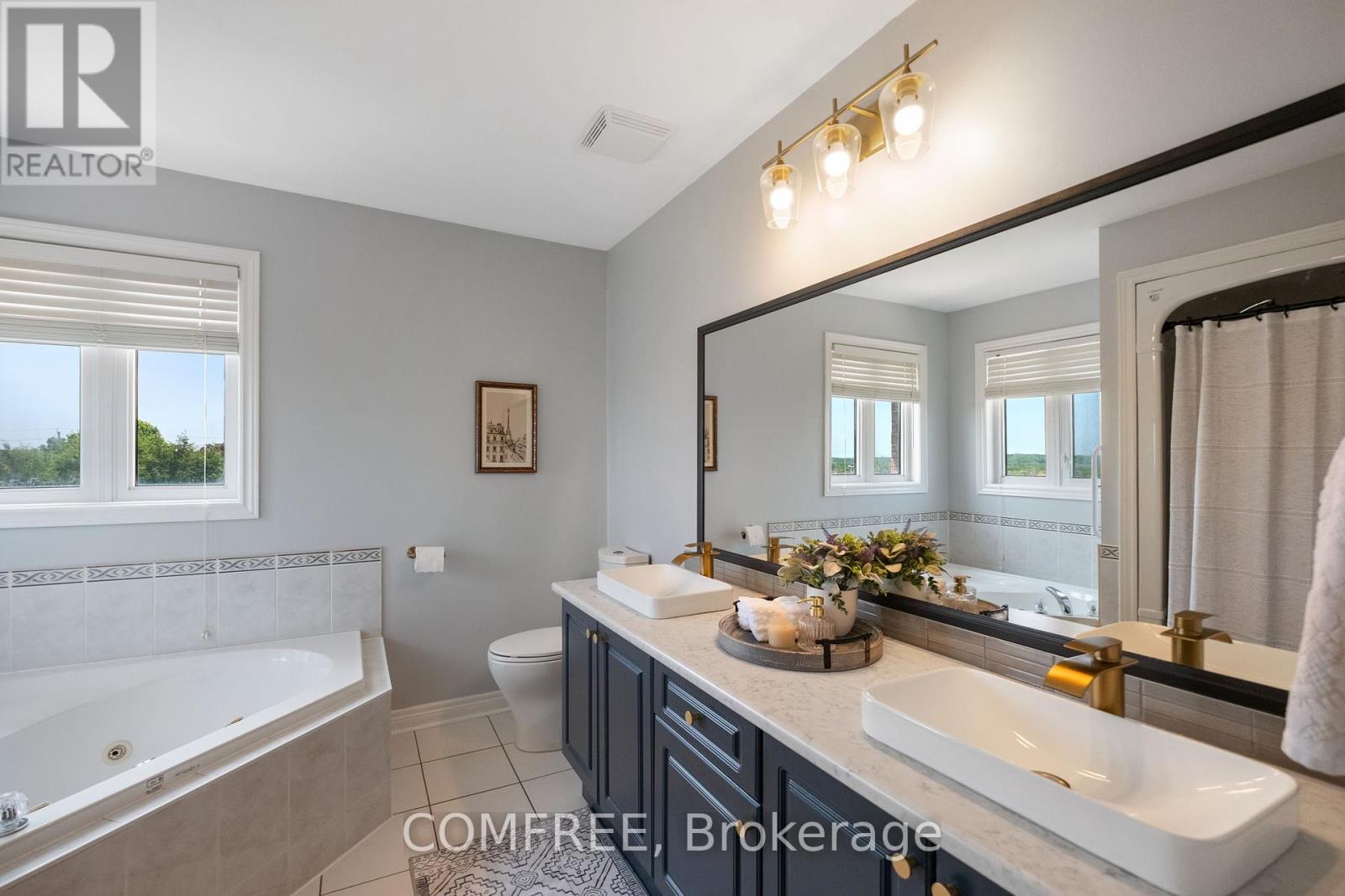 Photo 32 of 31 Metcalfe Drive, Bradford West Gwillimbury ON