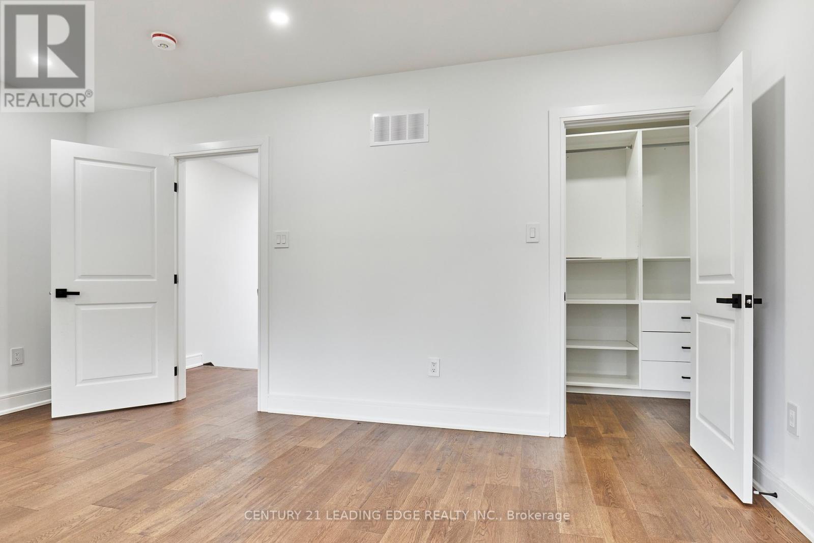 Single Family House for Sale in  A BUTTERWORTH AVENUE Toronto (Oakridge) 