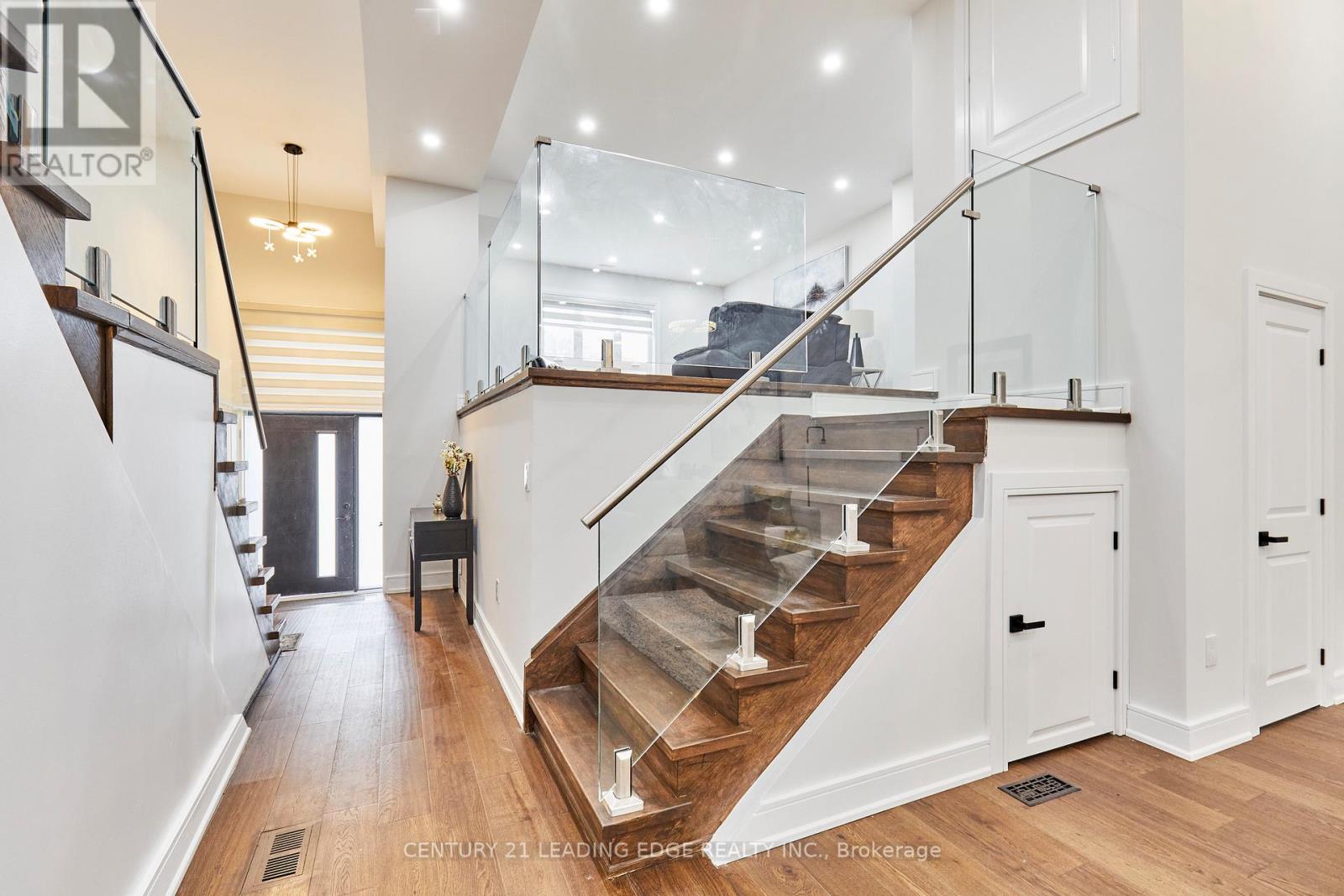 Single Family House for Sale in  A BUTTERWORTH AVENUE Toronto (Oakridge) 