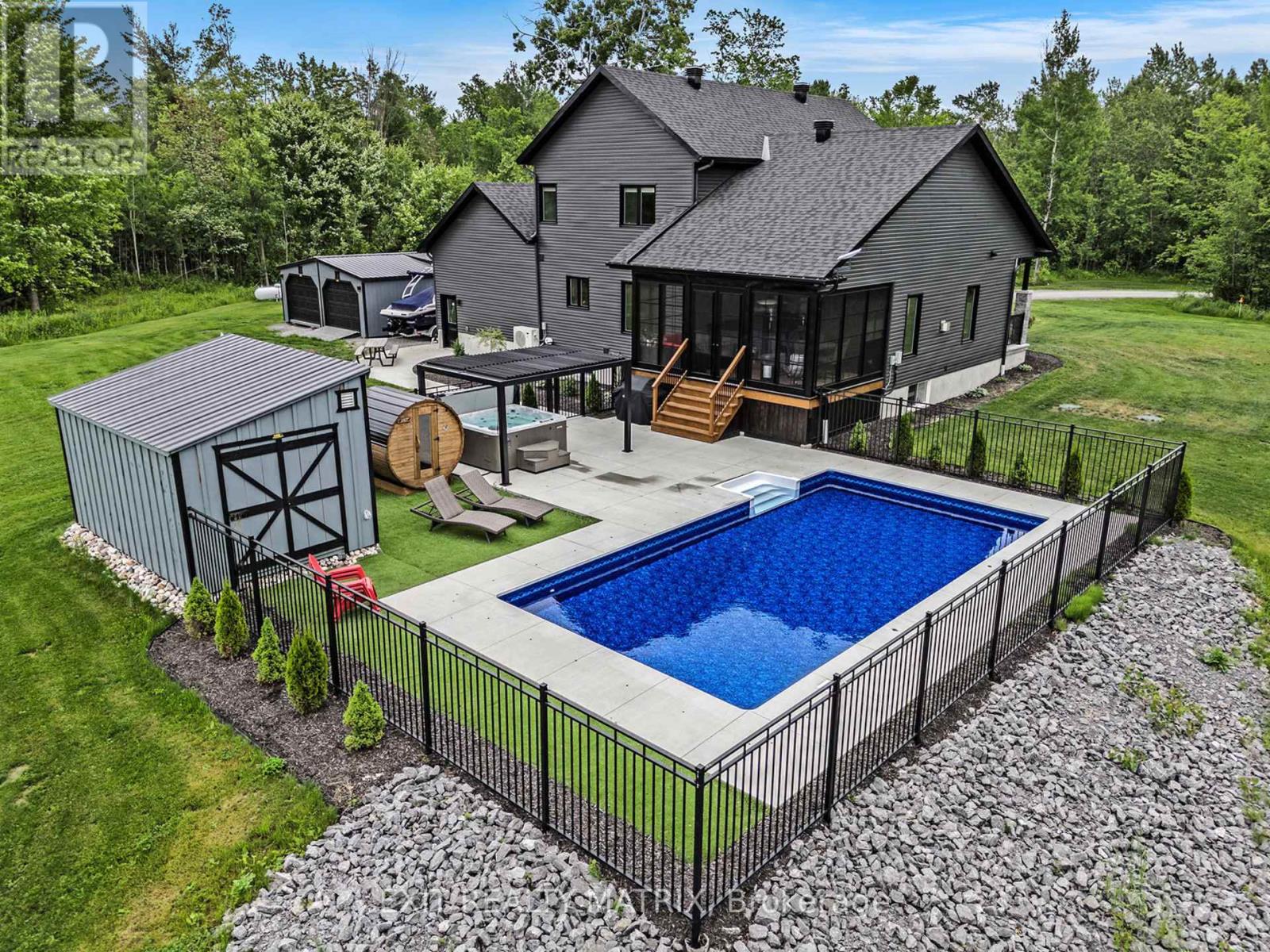 Photo 41 of 3253 Maisonneuve Road, Clarencerockland ON