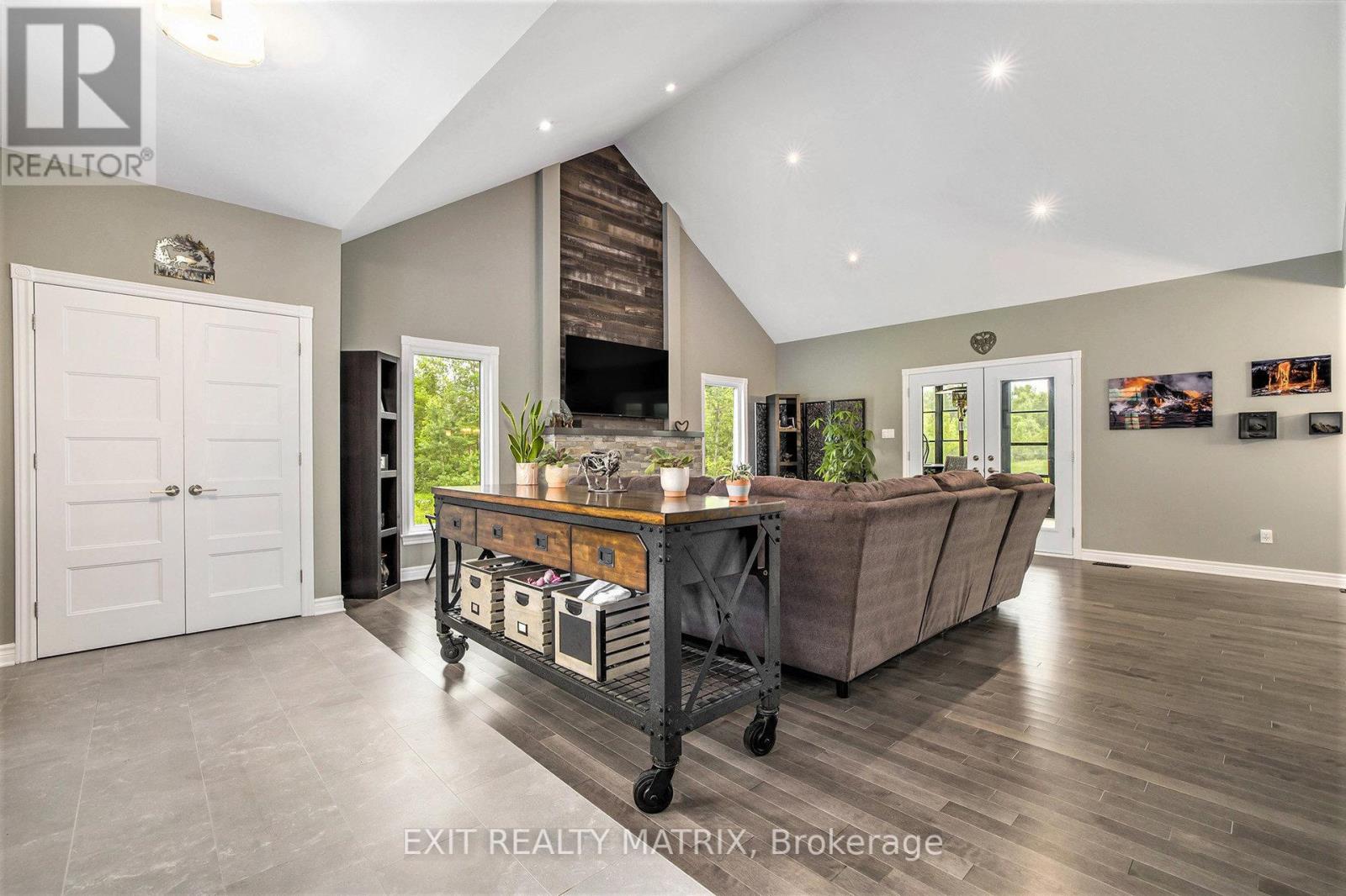 Photo 25 of 3253 Maisonneuve Road, Clarencerockland ON