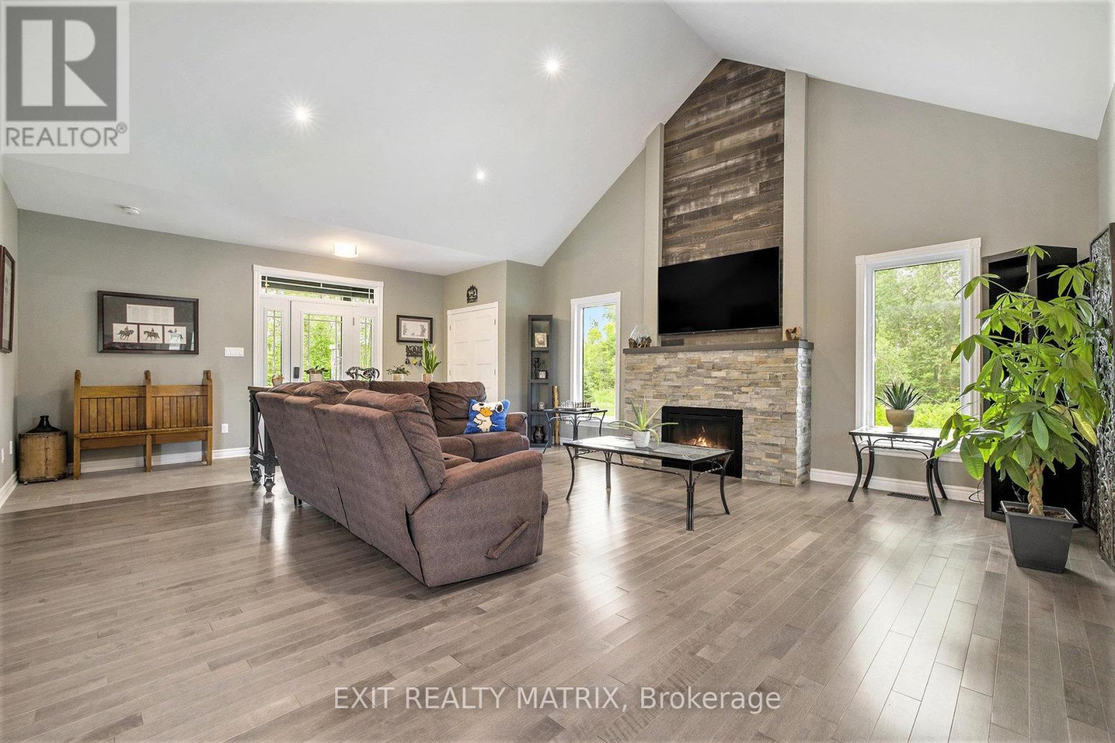 Photo 36 of 3253 Maisonneuve Road, Clarencerockland ON