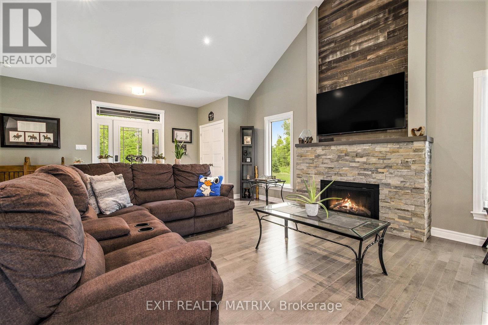 Photo 50 of 3253 Maisonneuve Road, Clarencerockland ON