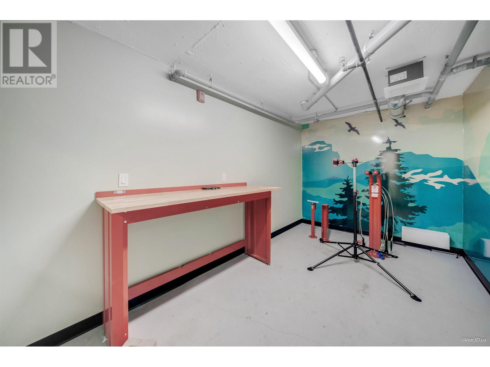 207 128 E 8TH STREET, North Vancouver