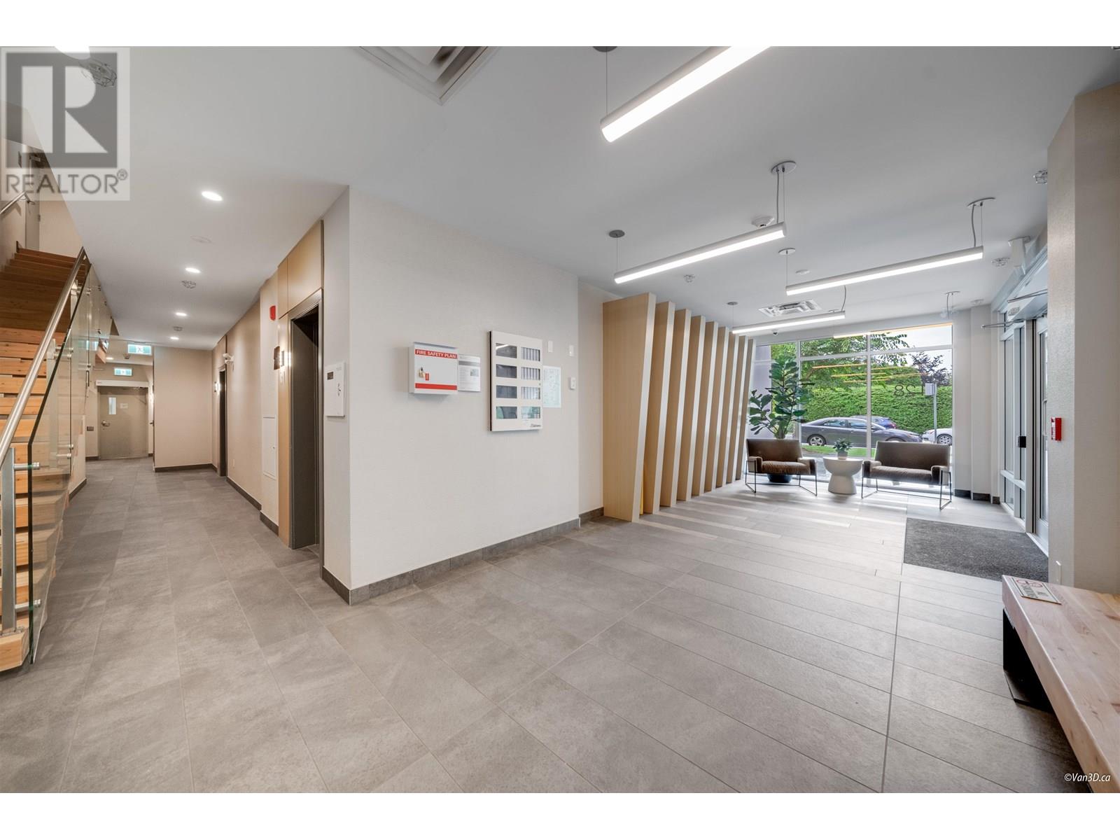 207 128 E 8TH STREET, North Vancouver