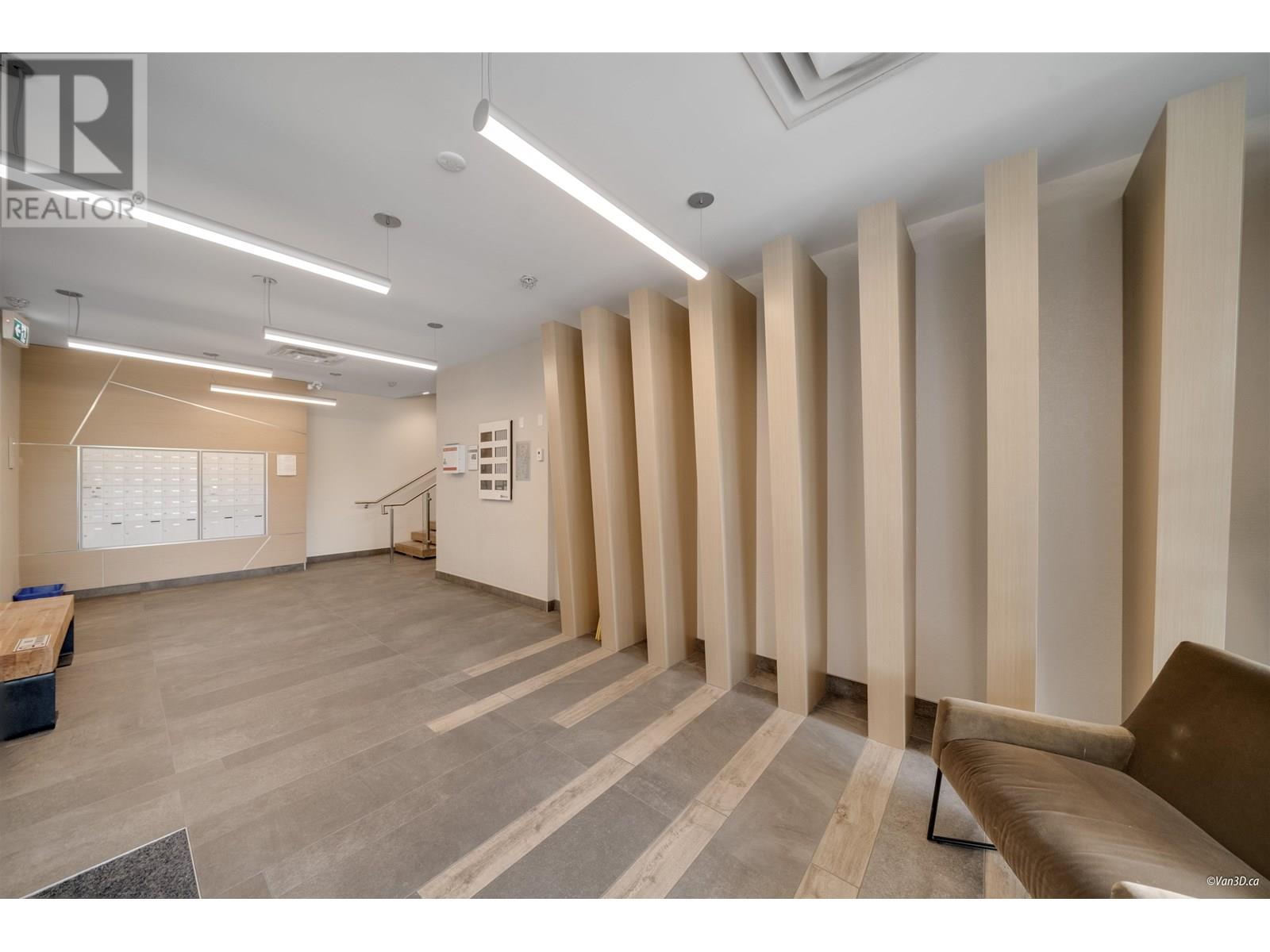 207 128 E 8TH STREET, North Vancouver