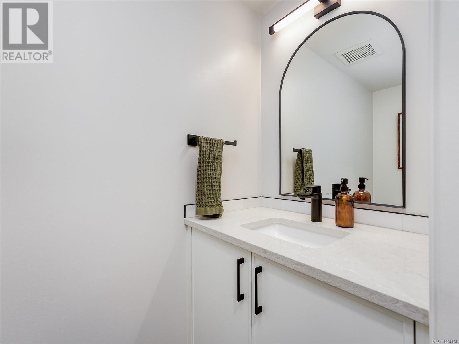 Photo 20 of 108 797 Tyee Rd, Victoria BC