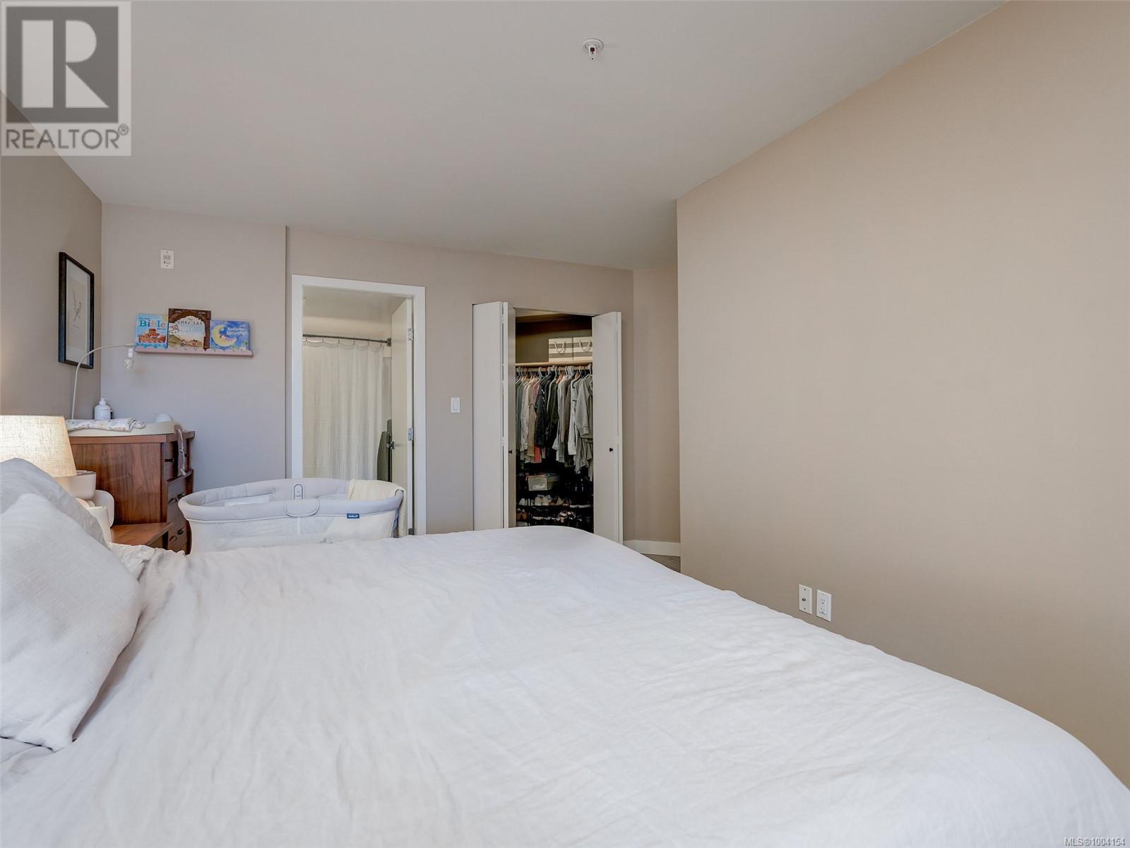 Photo 2 of 108 797 Tyee Rd, Victoria BC