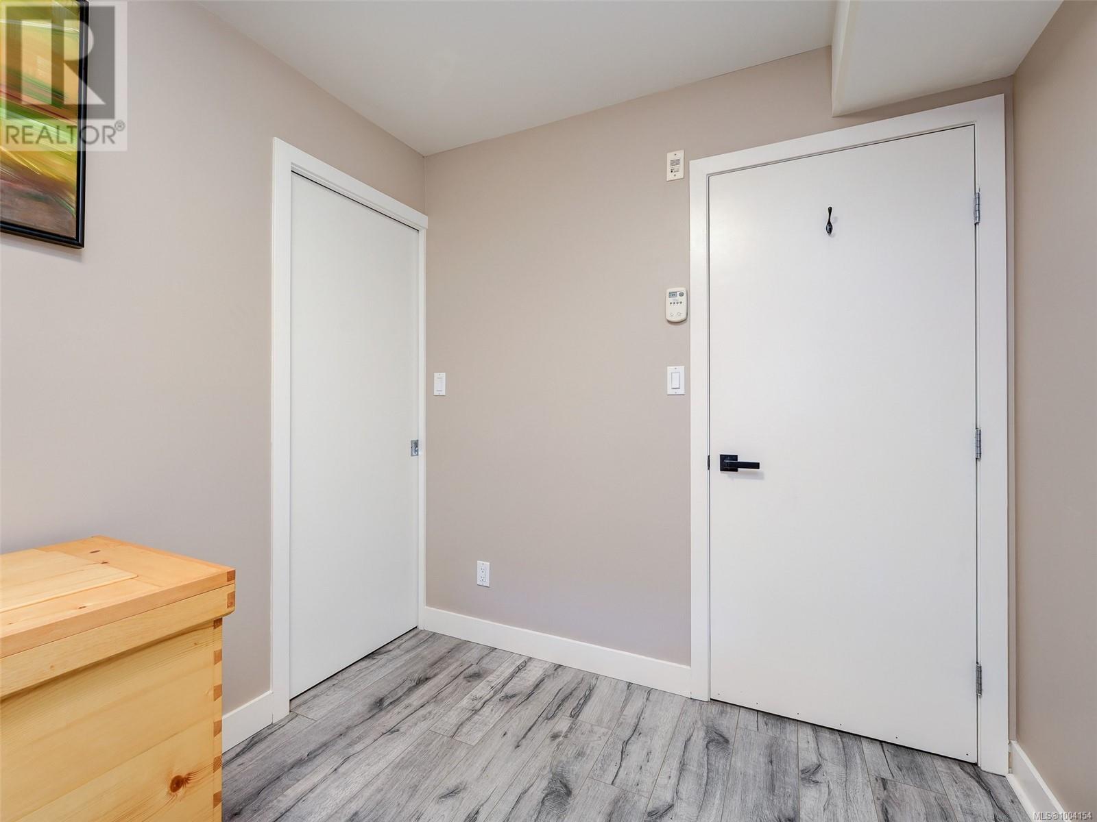 Photo 8 of 108 797 Tyee Rd, Victoria BC