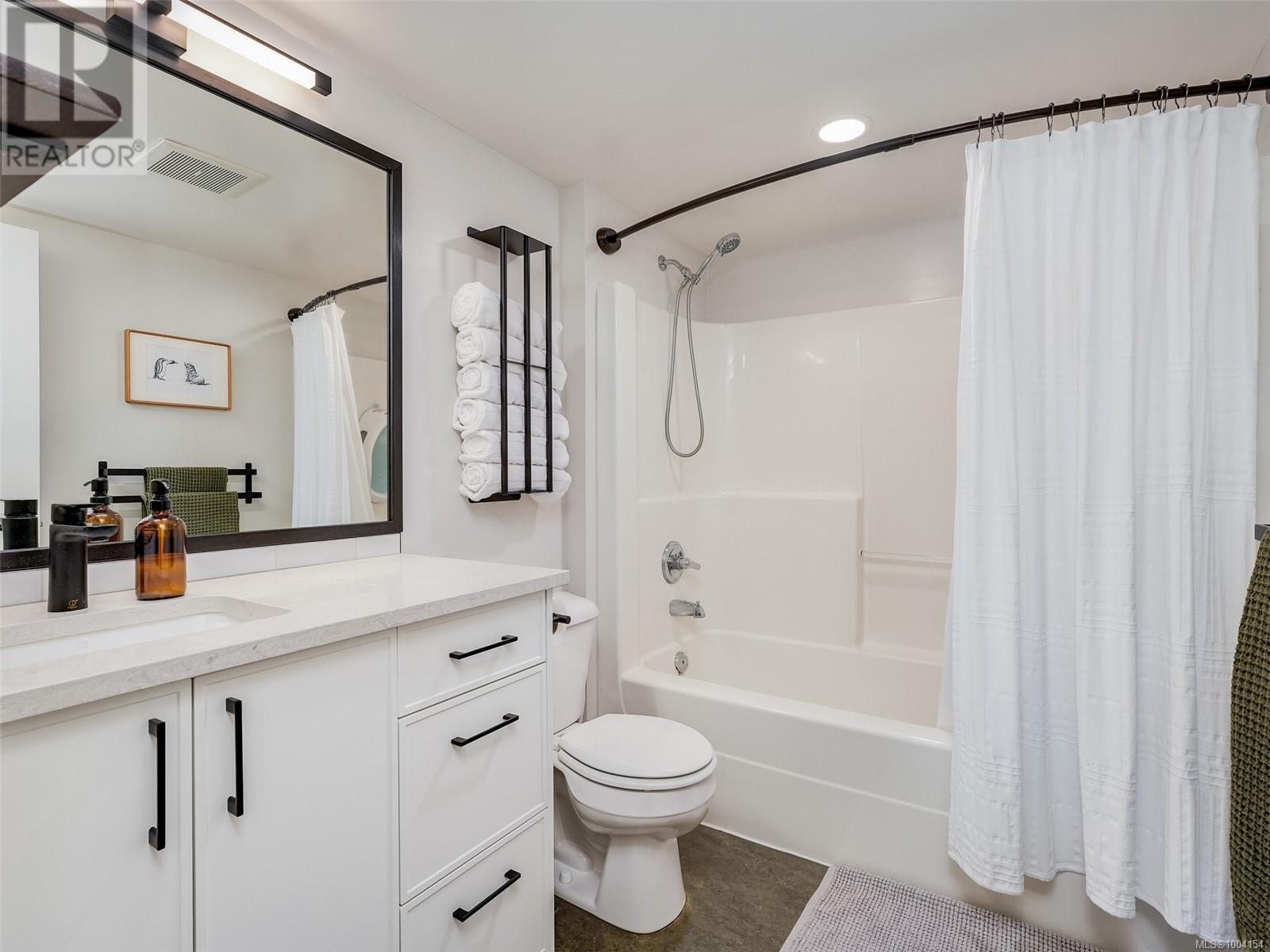 Photo 23 of 108 797 Tyee Rd, Victoria BC