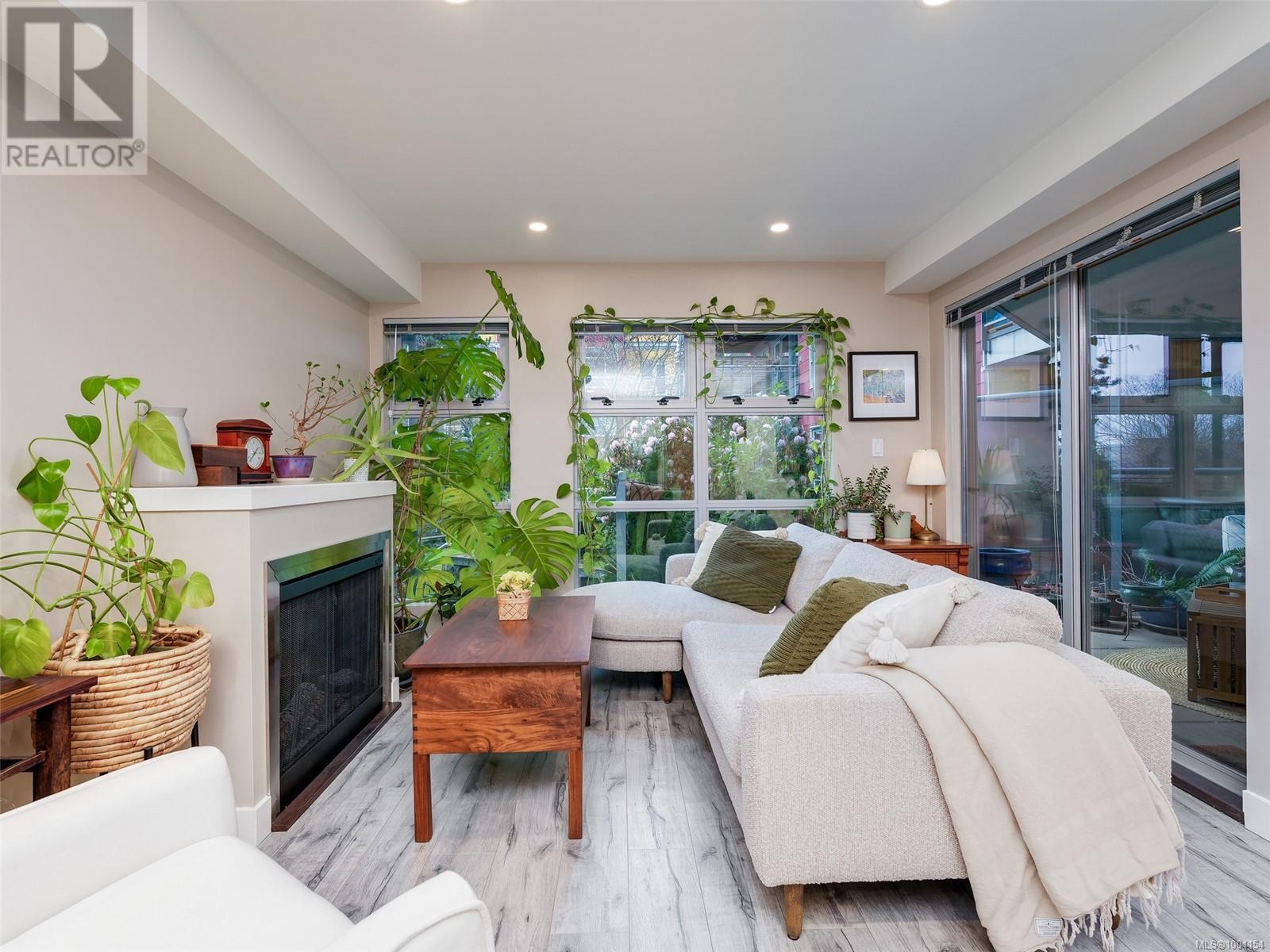 Photo 10 of 108 797 Tyee Rd, Victoria BC