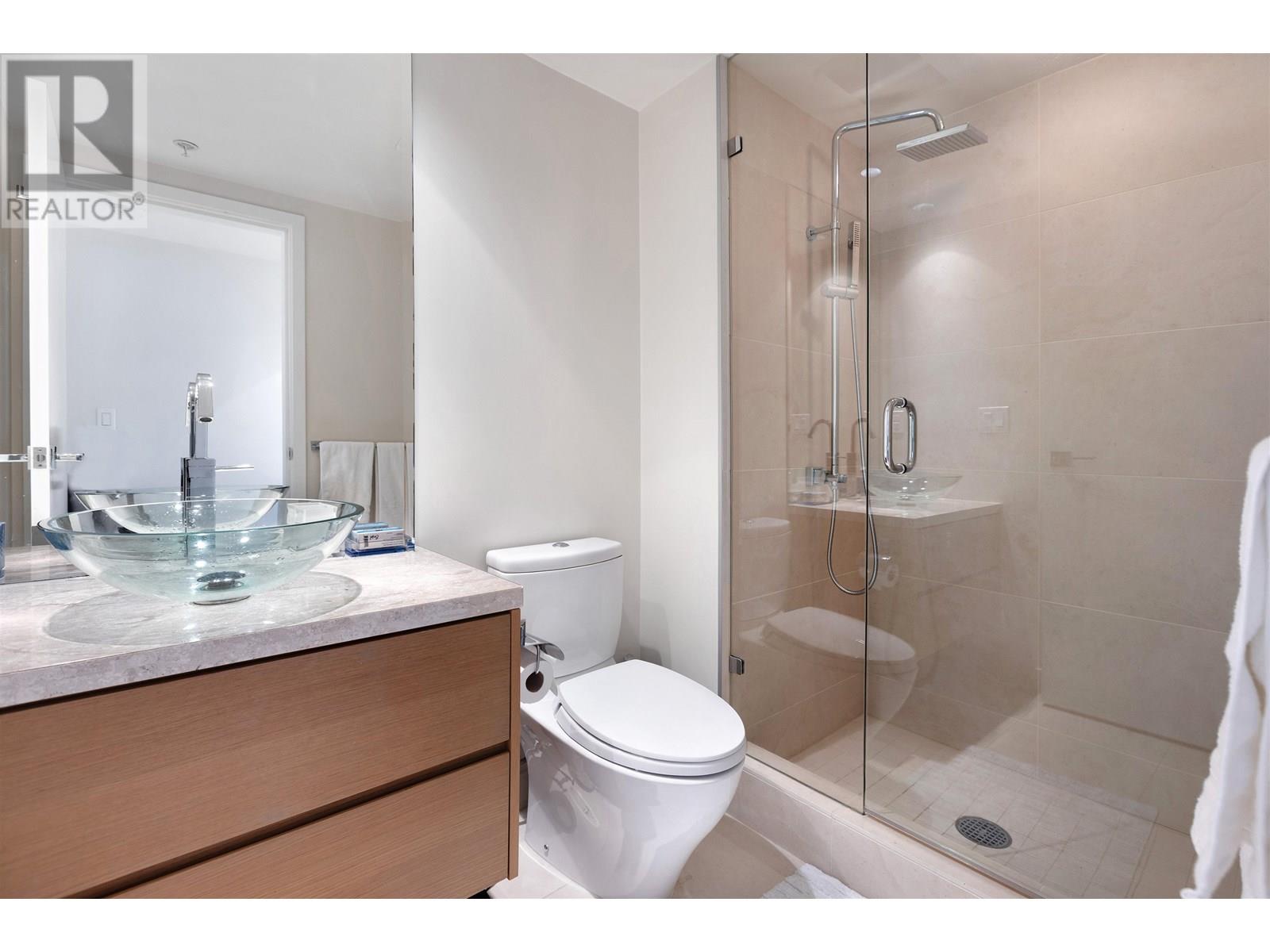 Photo 15 of 305 8 Smithe Mews, Vancouver BC