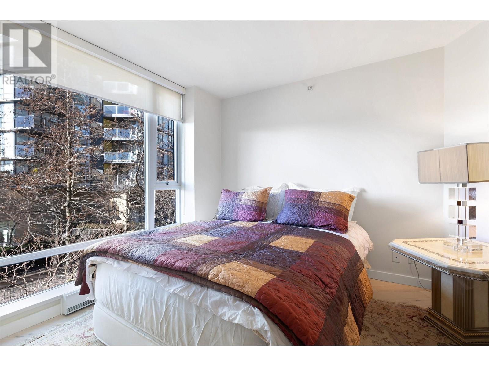 Photo 17 of 305 8 Smithe Mews, Vancouver BC
