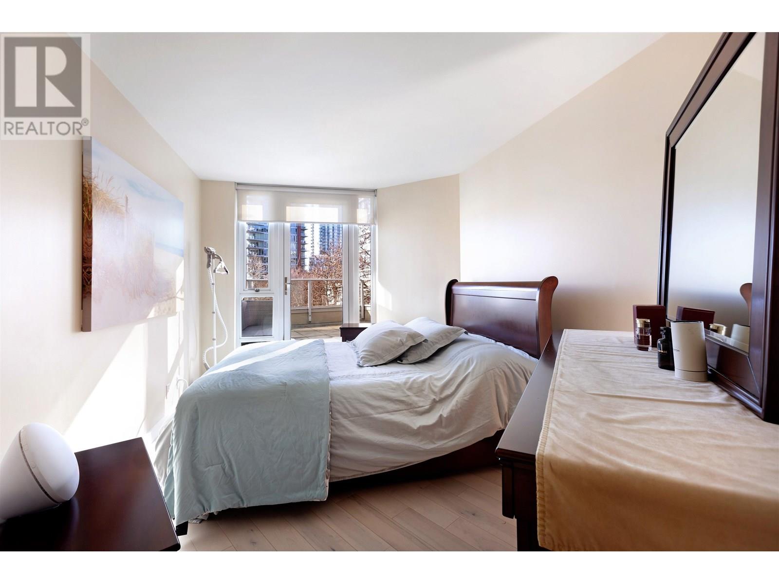 Photo 1 of 305 8 Smithe Mews, Vancouver BC