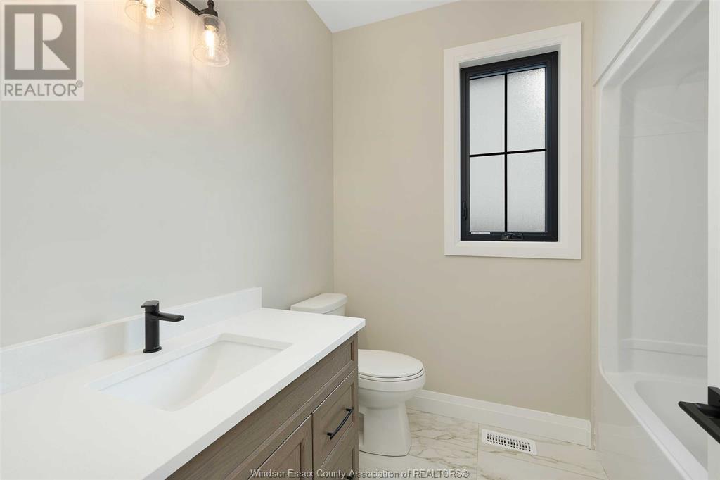 Photo 12 of 4438 Belmont, Comber ON