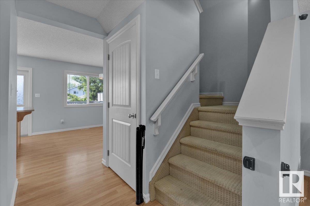 Photo 10 of 8647 173 Av Nw, Edmonton AB