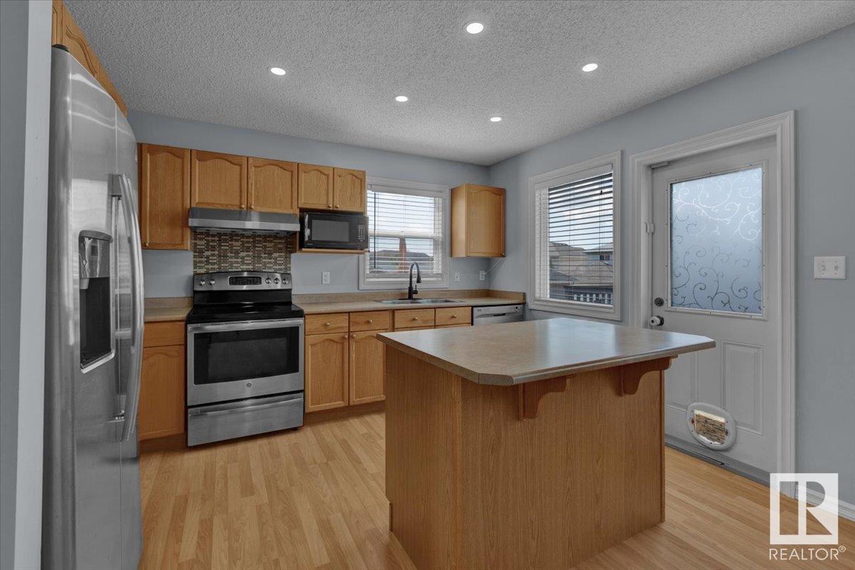 Photo 11 of 8647 173 Av Nw, Edmonton AB