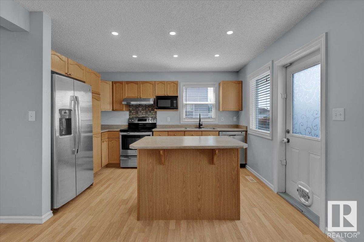 Photo 12 of 8647 173 Av Nw, Edmonton AB