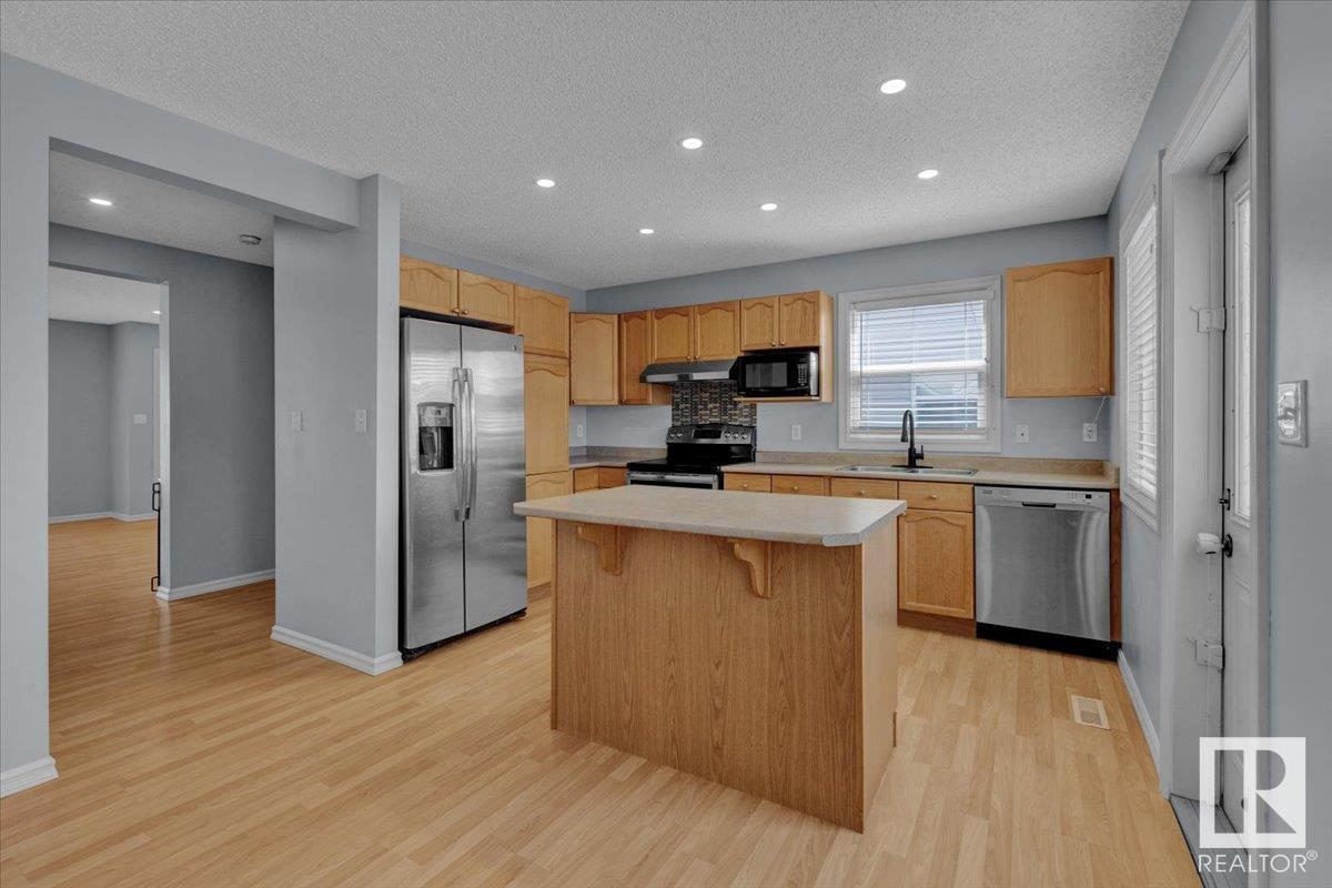 Photo 14 of 8647 173 Av Nw, Edmonton AB