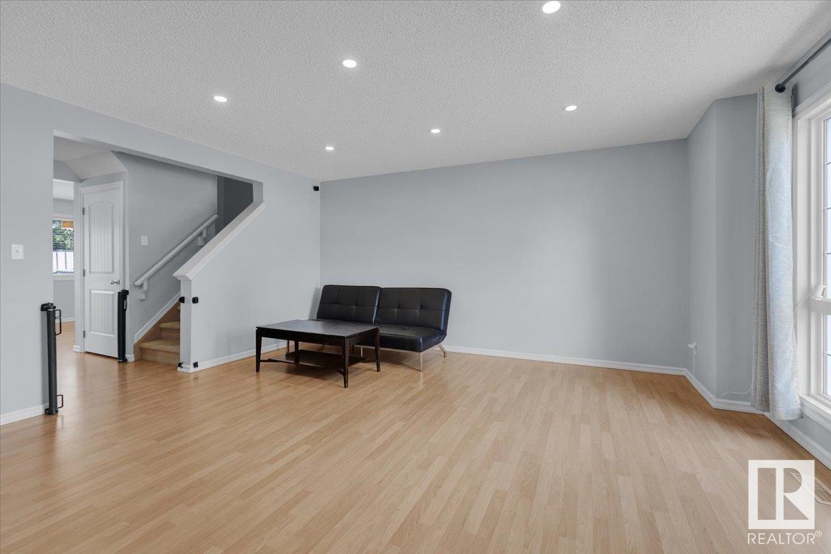 Photo 5 of 8647 173 Av Nw, Edmonton AB