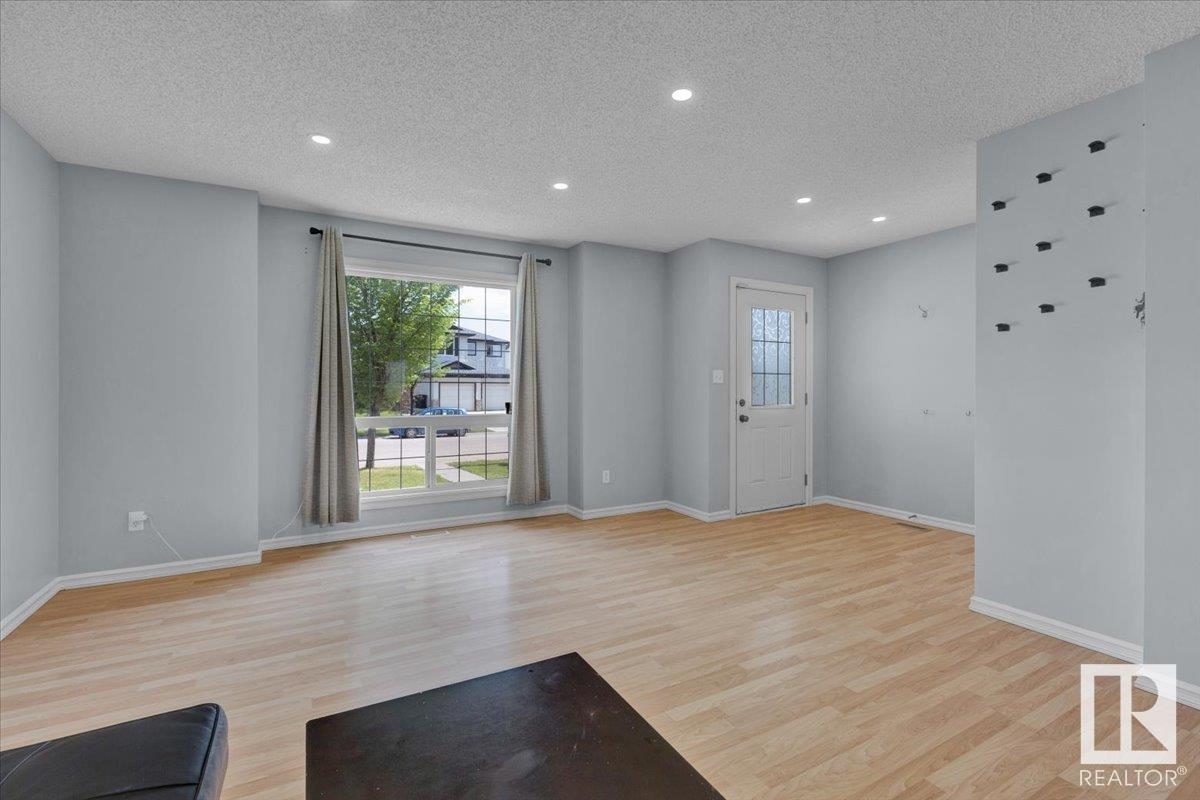 Photo 9 of 8647 173 Av Nw, Edmonton AB