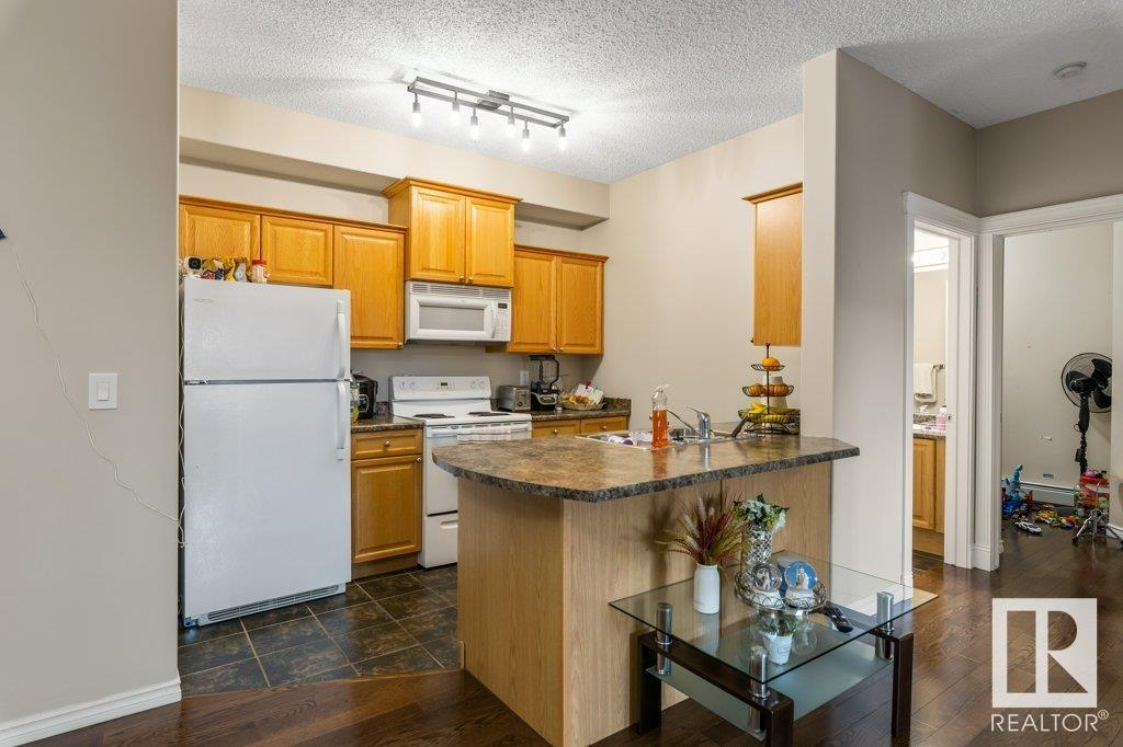 Photo 14 of 135 16807 100 Av Nw, Edmonton AB