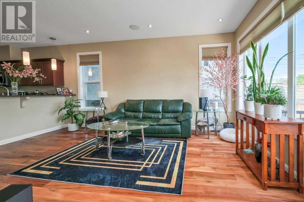 Photo 7 of 7418 36 Avenue Nw, Calgary AB