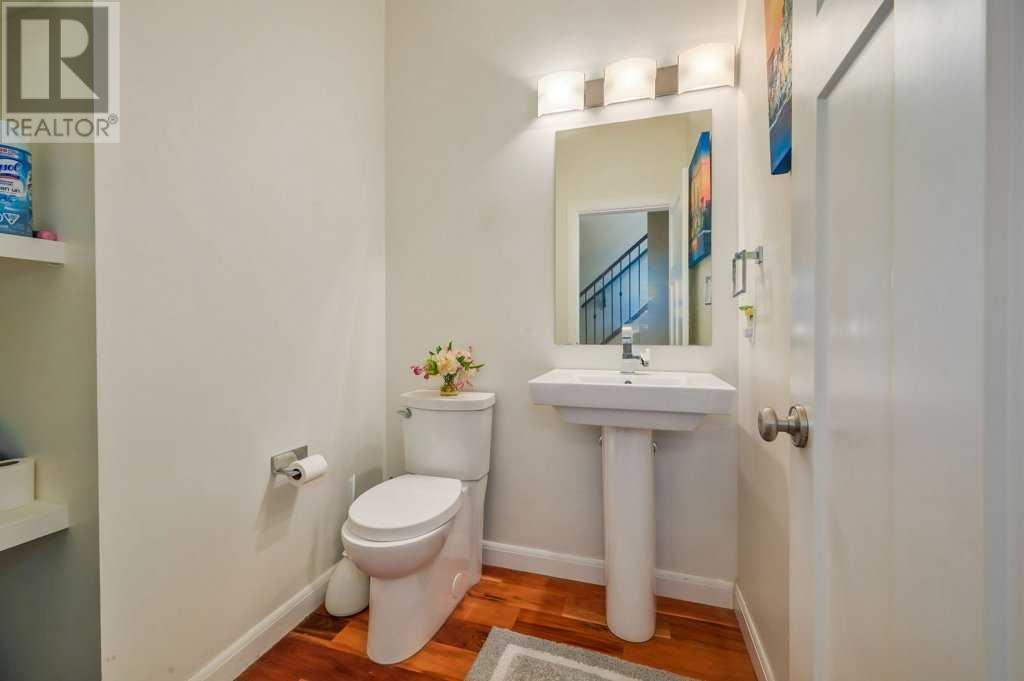 Photo 14 of 7418 36 Avenue Nw, Calgary AB