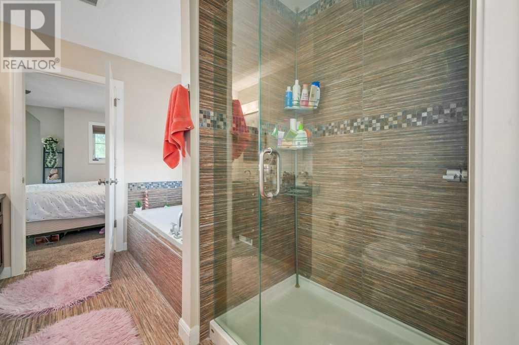 Photo 12 of 7418 36 Avenue Nw, Calgary AB
