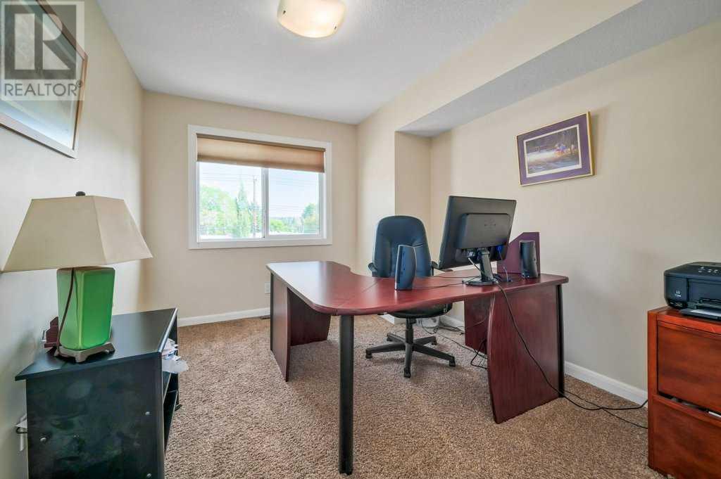 Photo 15 of 7418 36 Avenue Nw, Calgary AB