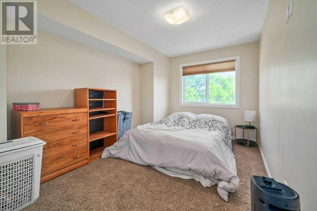 Photo 4 of 7418 36 Avenue Nw, Calgary AB