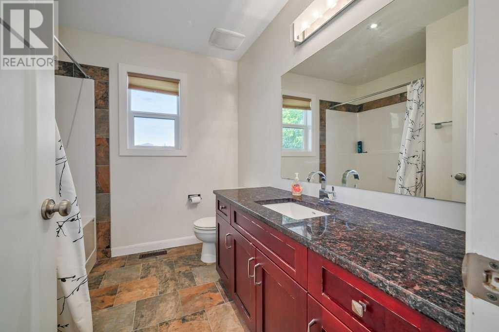 Photo 11 of 7418 36 Avenue Nw, Calgary AB