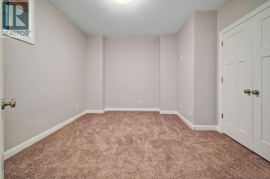 Photo 18 of 7418 36 Avenue Nw, Calgary AB