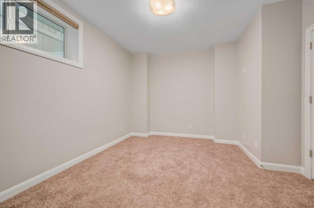 Photo 20 of 7418 36 Avenue Nw, Calgary AB