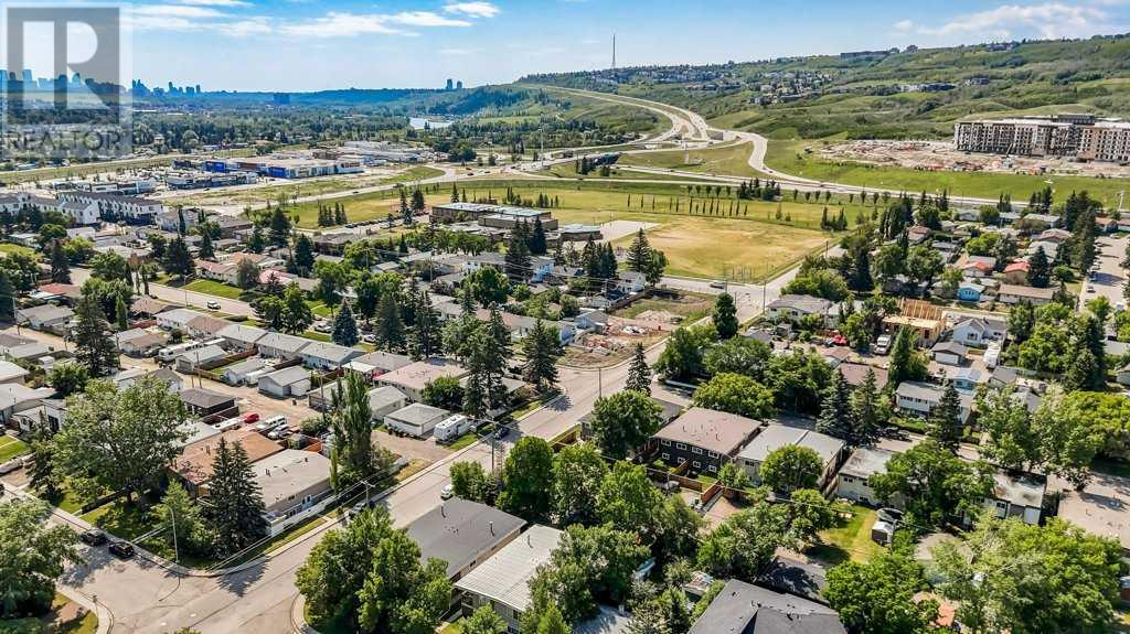 Photo 24 of 7418 36 Avenue Nw, Calgary AB