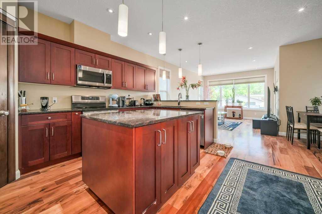 Photo 8 of 7418 36 Avenue Nw, Calgary AB
