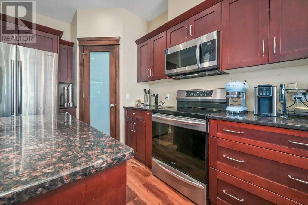 Photo 25 of 7418 36 Avenue Nw, Calgary AB