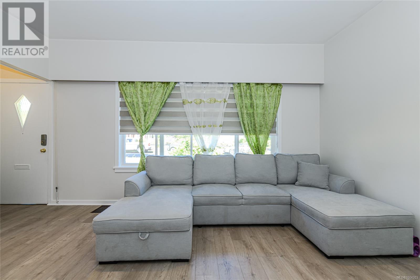 Single Family House for Sale in  Alder St Victoria 