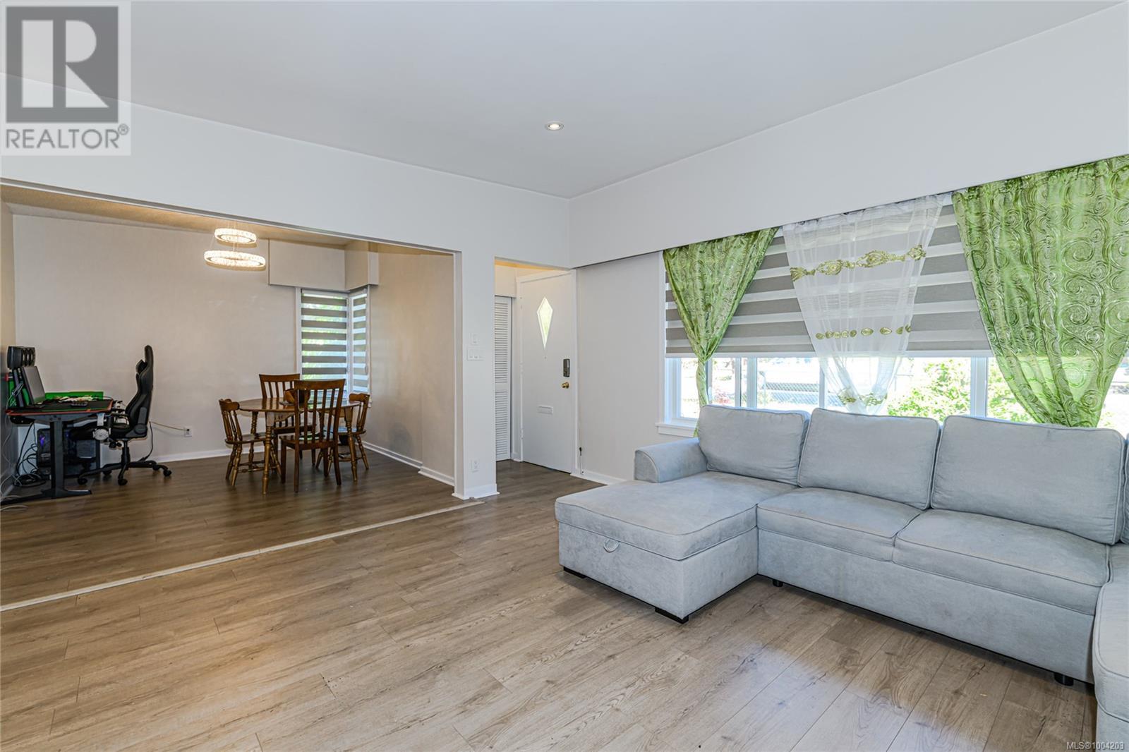 Single Family House for Sale in  Alder St Victoria 