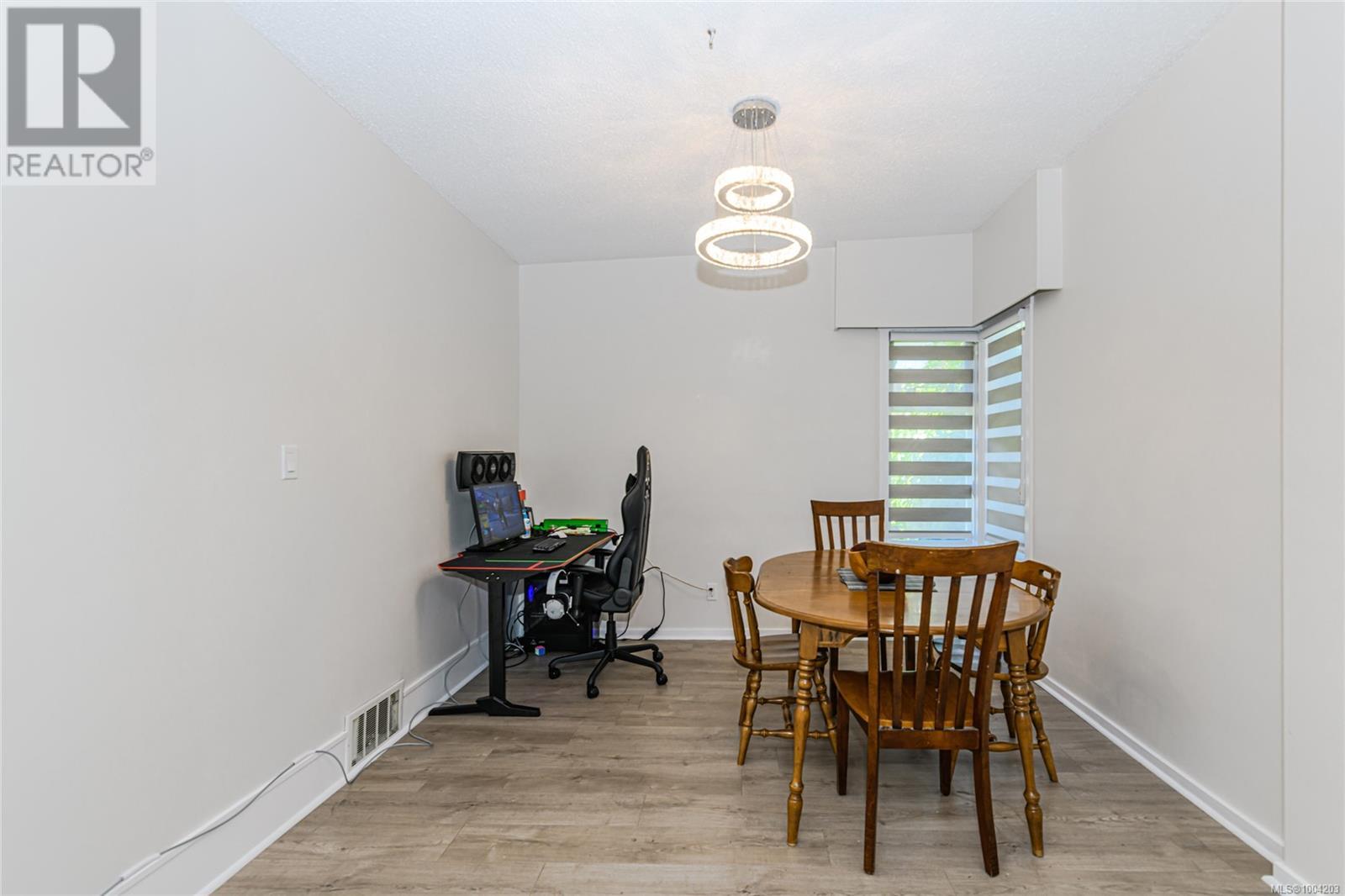 Single Family House for Sale in  Alder St Victoria 