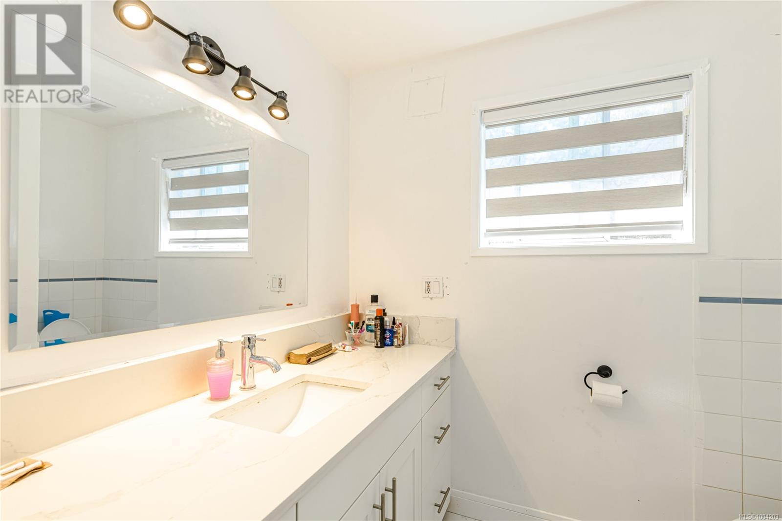 Single Family House for Sale in  Alder St Victoria 