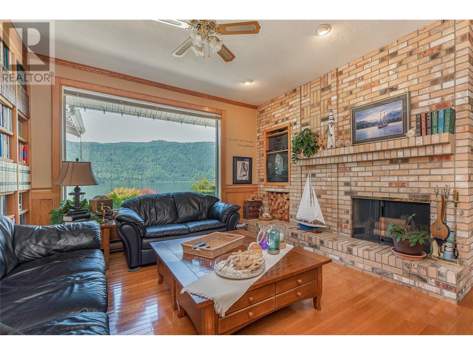 9178 Clancy Frontage Road, Mara