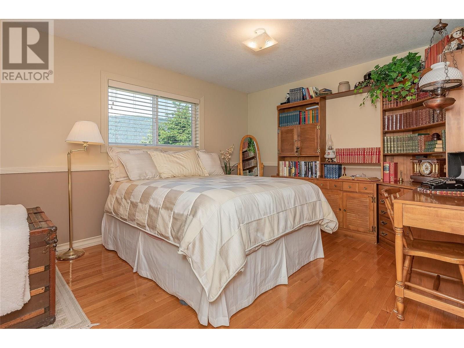 9178 Clancy Frontage Road, Mara