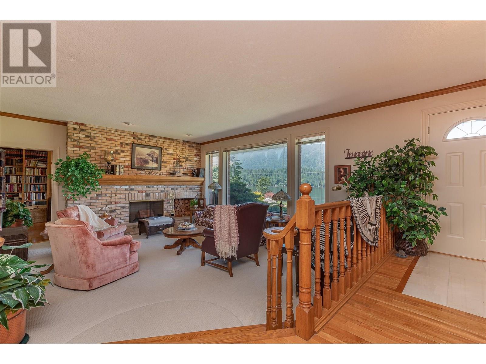 9178 Clancy Frontage Road, Mara